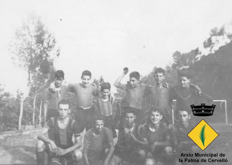 Equip de futbol de la Unió Esportiva la Palma abans de l'inici d'un partit