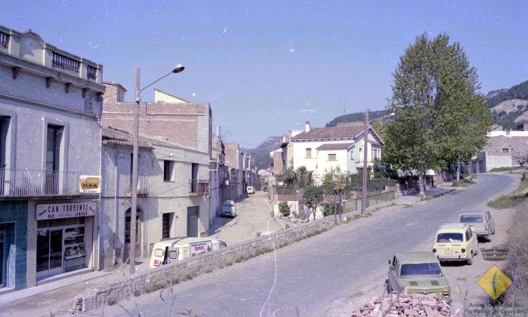 Vista del carrer Santa Maria des de l'avinguda Catalunya