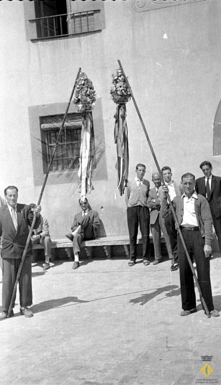 Jaume Tintoré Obiols i Vicenç Ventura amb les cistelles de Caramelles a Can Pongem