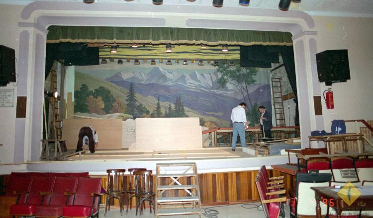 Preparació del muntatge teatral Cançó d'amor i de guerra a la seu de la Societat Aliança Palmarenca