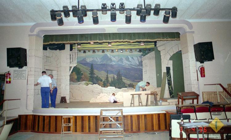 Preparació del muntatge teatral Cançó d'amor i de guerra a la seu de la Societat Aliança Palmarenca