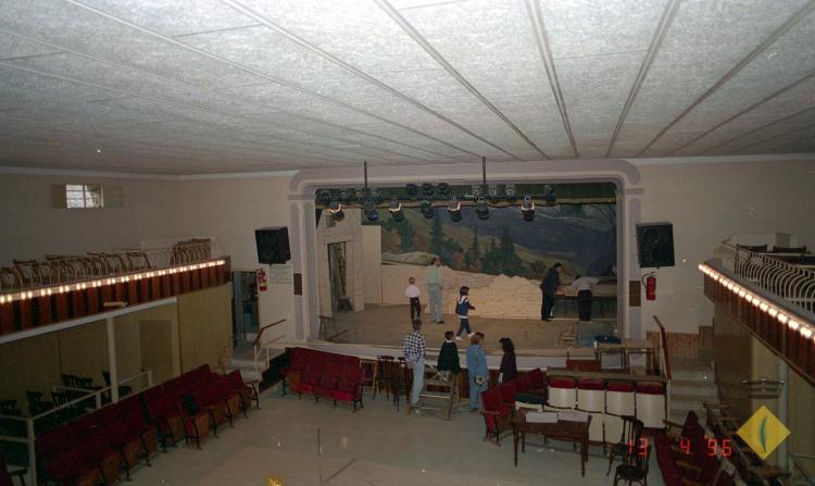 Preparació del muntatge teatral Cançó d'amor i de guerra a la seu de la Societat Aliança Palmarenca