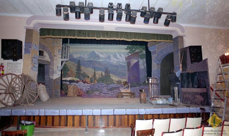 Preparació del muntatge teatral Cançó d'amor i de guerra a la seu de la Societat Aliança Palmarenca