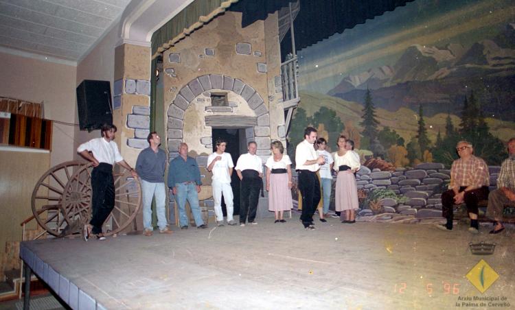 Assaig de la representació de Cançó d'amor i de guerra a la seu de la Societat Aliança Palmarenca