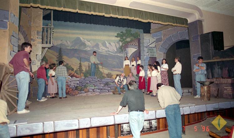 Assaig de la representació de Cançó d'amor i de guerra a la seu de la Societat Aliança Palmarenca