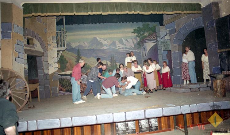 Assaig de la representació de Cançó d'amor i de guerra a la seu de la Societat Aliança Palmarenca