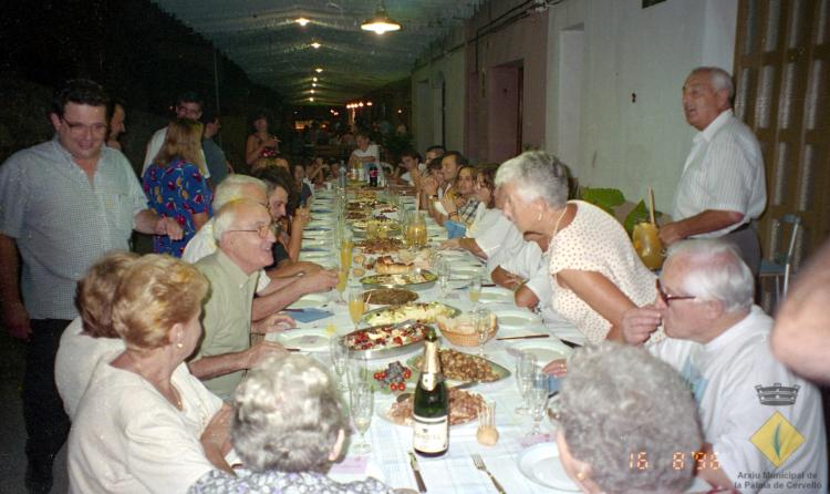 Sopar de Festa Major al carrer Santa Maria