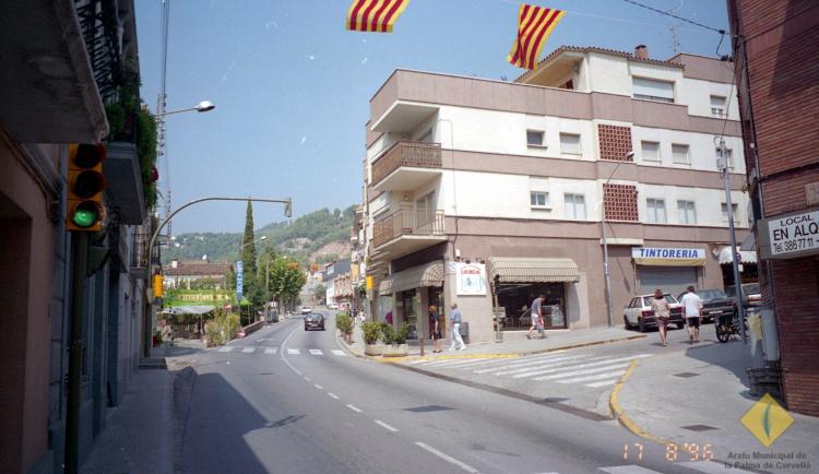 Vista de l'avinguda Catalunya durant la Festa Major