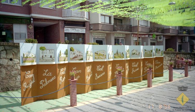 El carrer Santa Maria decorat amb motiu de la celebració de la Festa Major