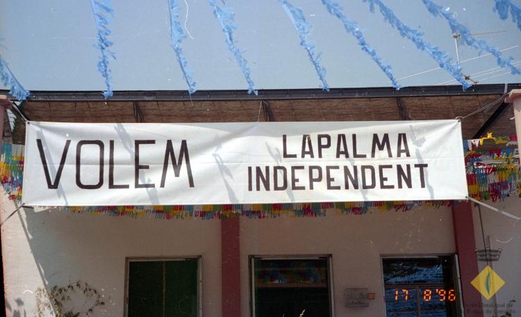Cartell reivindicant la indenpendència de la Palma durant la Festa Major