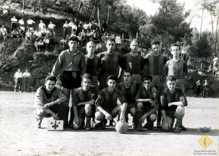 Equip de futbol de la Unió Esportiva la Palma abans de l'inici d'un partit