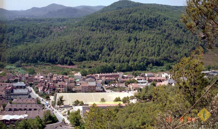 Vista parcial de la Palma de Cervelló amb el camp de futbol