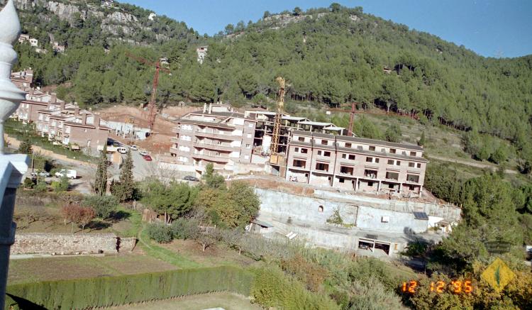 Vista d'uns pisos en construcció