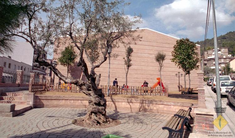 Parc infantil a la confluència del carrer Canigó i el carrer Pirineu