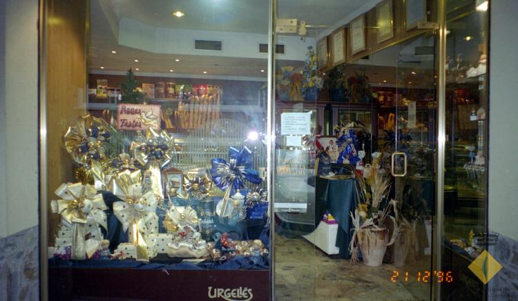 Aparador de la fleca i pastisseria Lluis Pasqual