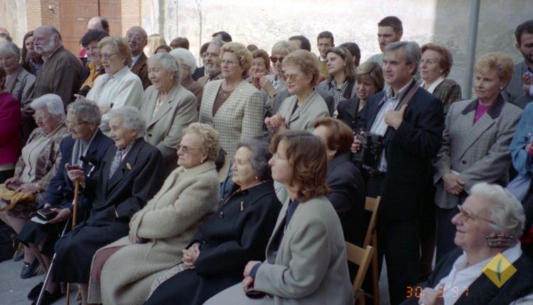 Públic durant un concert de caramelles a la plaça de l'Església