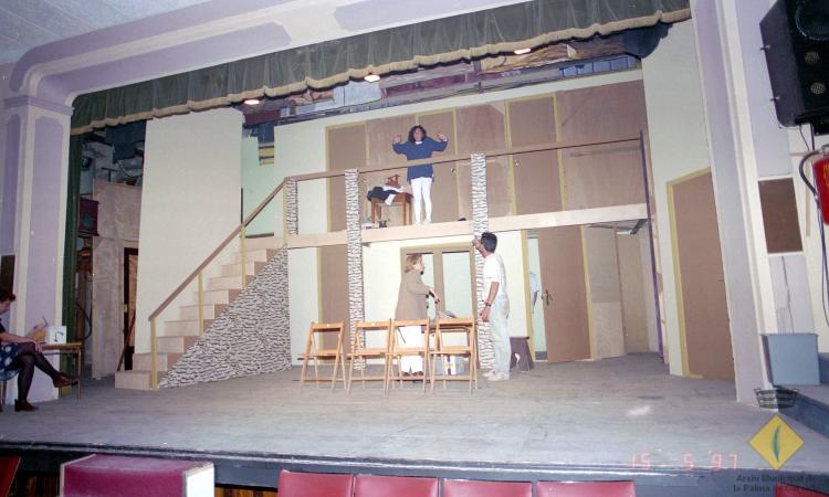 Assaig de l'obra de teatre Pel davant i pel darrera a la seu de l'Aliança Palmarenca