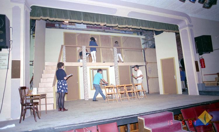 Assaig de l'obra de teatre Pel davant i pel darrera a la seu de l'Aliança Palmarenca