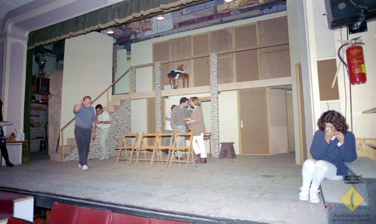 Assaig de l'obra de teatre Pel davant i pel darrera a la seu de l'Aliança Palmarenca