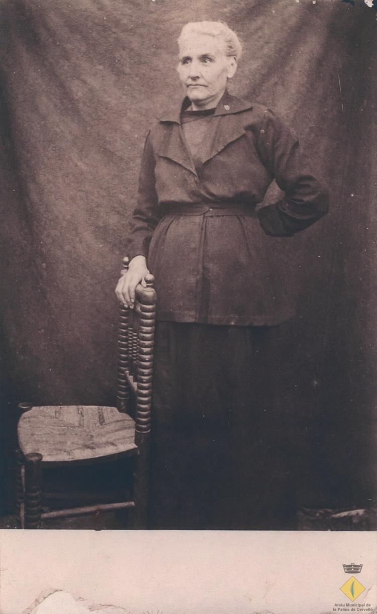 Retrat d'estudi d'Eulàlia Bartralot Xancó