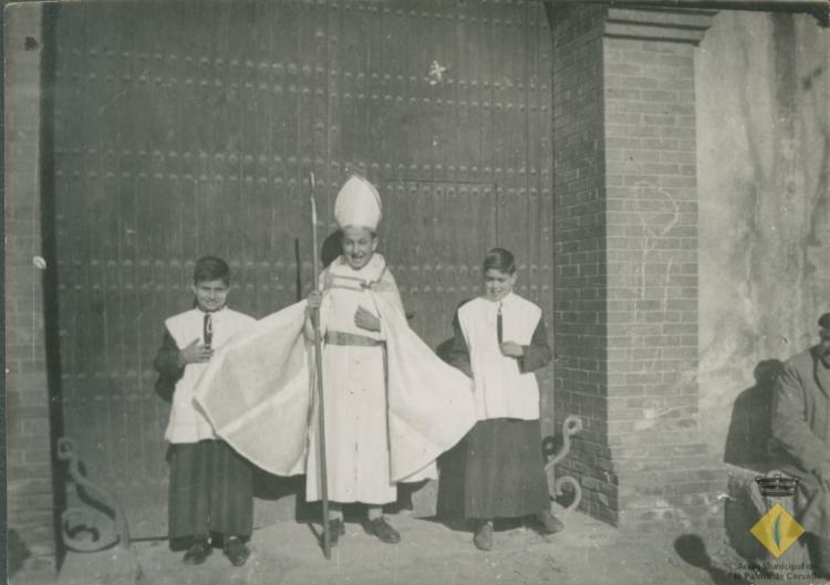 Nens fent la ronda pel captiri el dia de sant Nicolau
