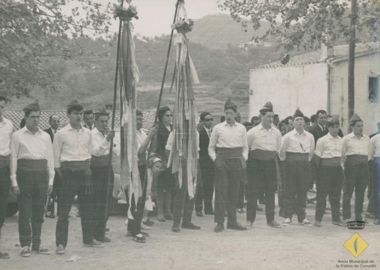 Cantada de caramelles a la plaça de l'Església