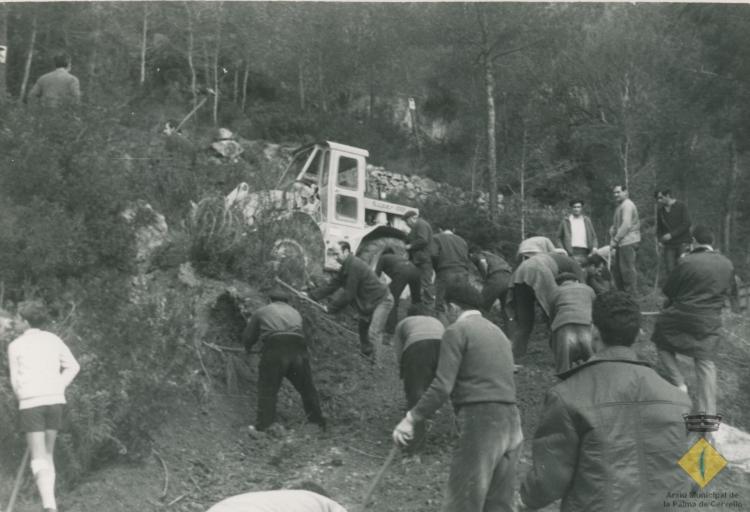 Obres d'arranjament del camí de santa Rita amb voluntaris