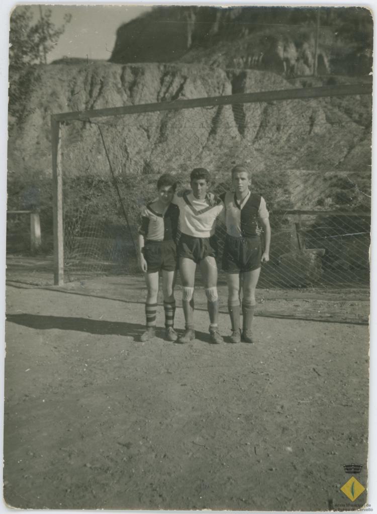 Josep Obiols, Xavier Riba i Antonio Busquet amb uniforme de futbol