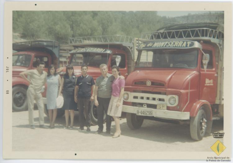Els tres camions de Miquel Albertí dedicats al transport de virutes un dia de Sant Cristòfol