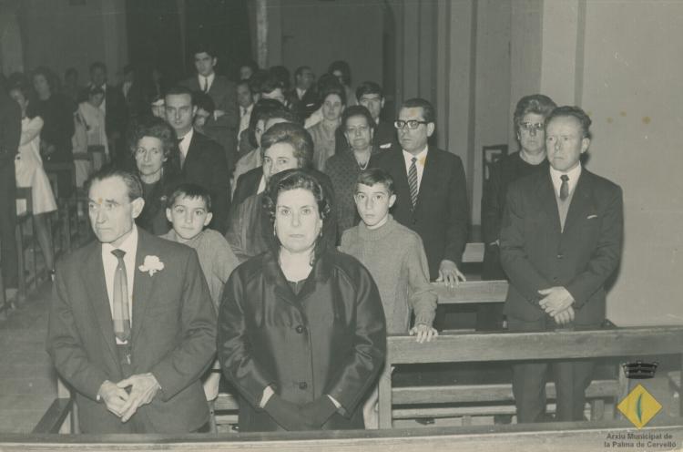 Convidats al casament de Josep Parés a l'església de Santa Maria de la Palma