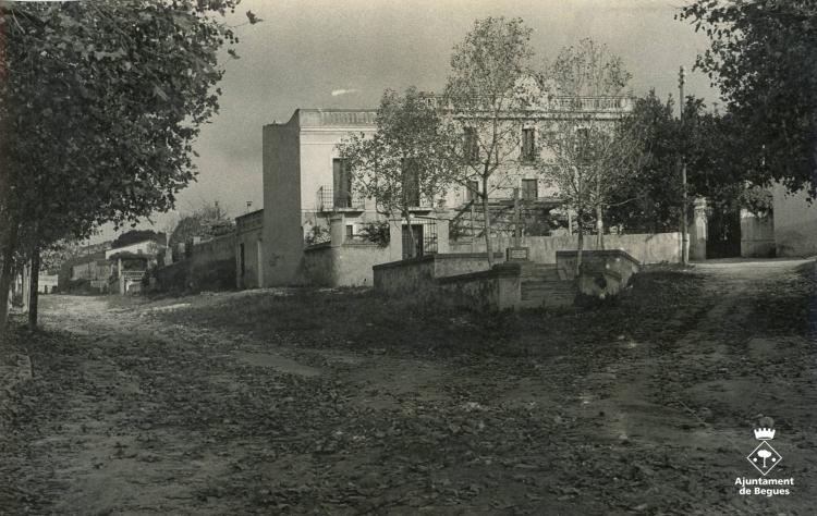 Cal Cadet a la plaça de la Creueta