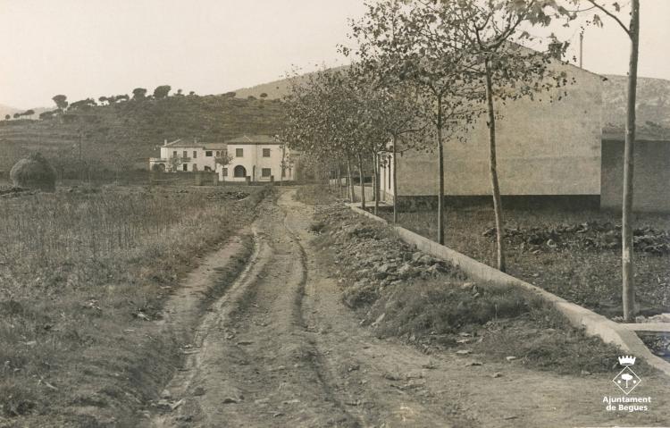 Carrer Sant Domènec amb la Granja al fons
