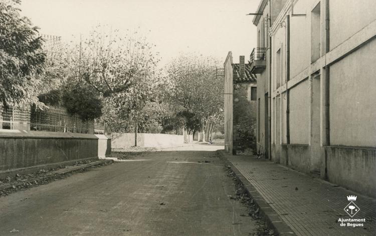 Vista del Camí Ral a l'alçada de la Colònia Petit i Cal Ferrer, al costat de l'antic teatre Goula