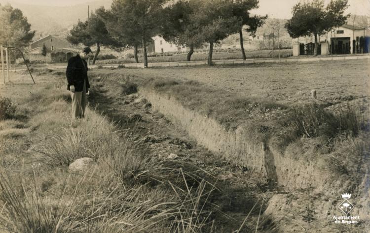 La riera de Can Figueres, al seu pas per l'antic camp de futbol, entres el carrers Gimeno Navarro i Doctor Molins