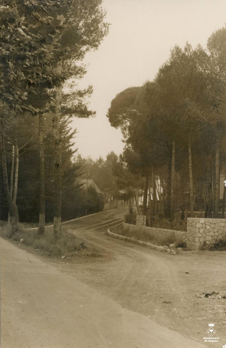 El carrer Pineda en confluència amb la carretera de Gavà a Olesa