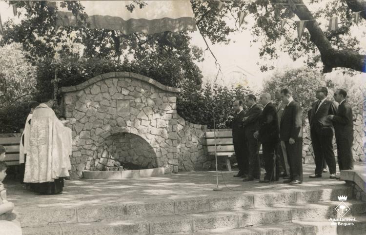 Inauguració de la font a la plaça Camilo Riu