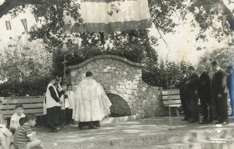 Inauguració de la font a la plaça Camilo Riu