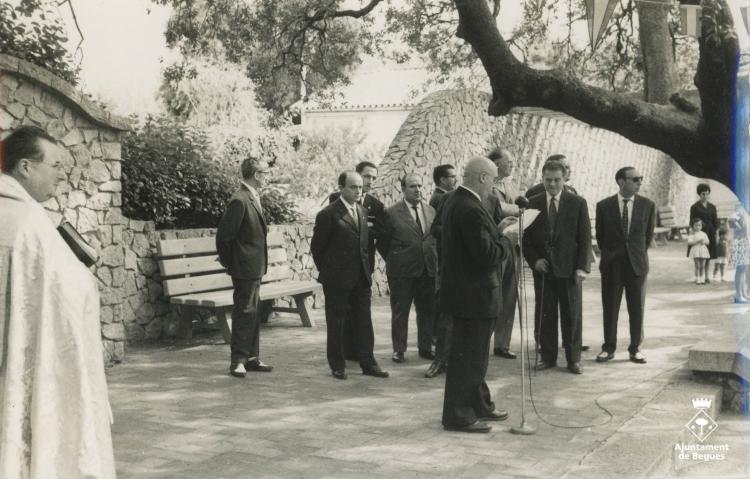 Inauguració de la font a la plaça Camilo Riu