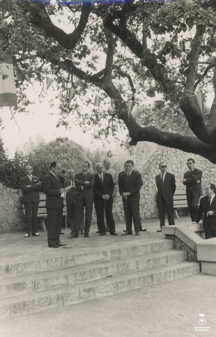 Inauguració de la font a la plaça Camilo Riu