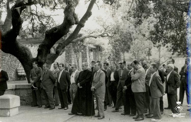 Inauguració de la font a la plaça Camilo Riu