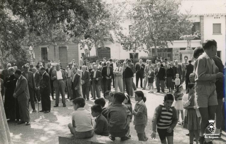 Inauguració de la font a la plaça Camilo Riu