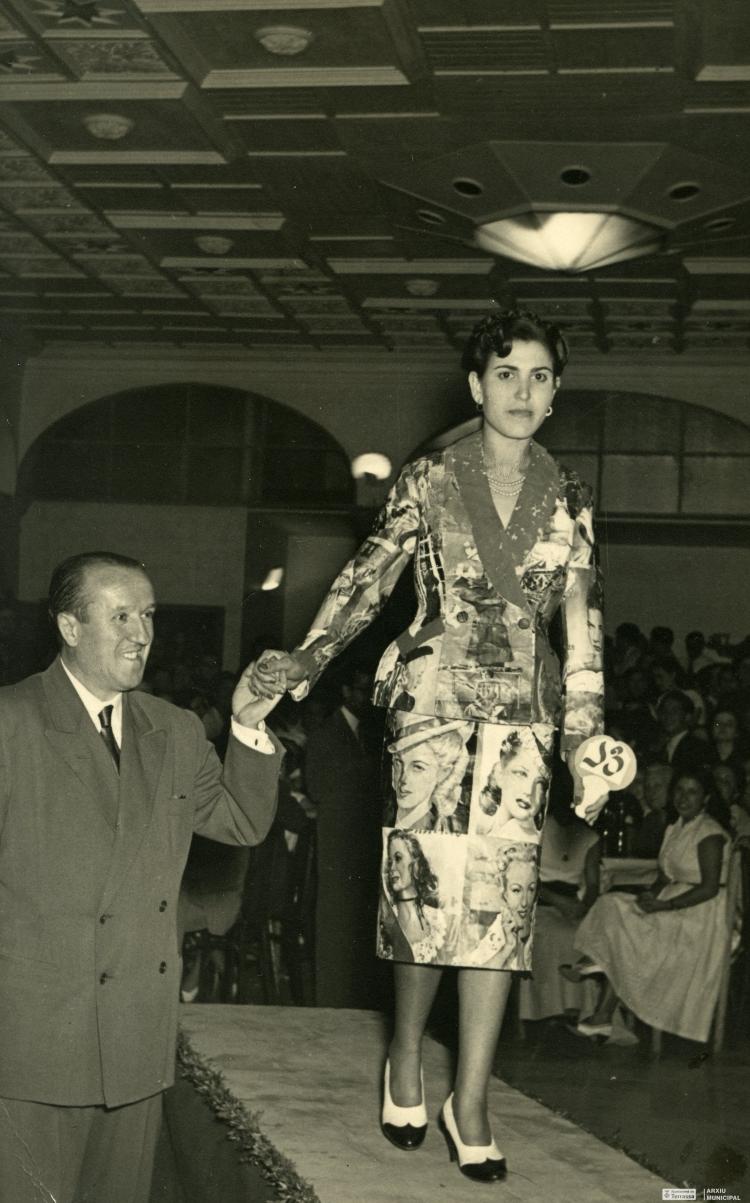 Concurs de vestits de paper