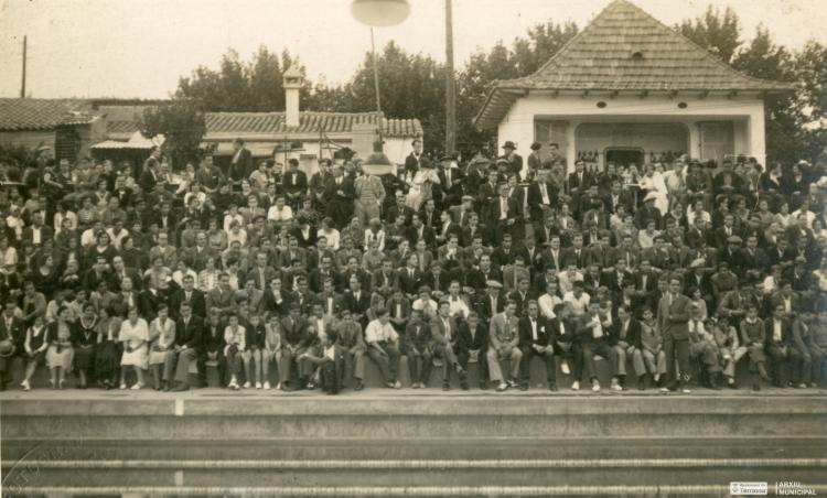 C. Natació Terrassa. Públic a la piscina Vella