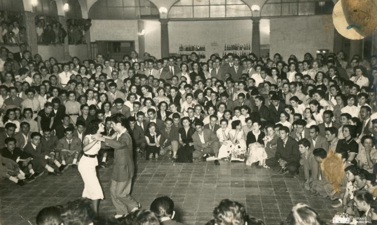 Piscina Vella. Saló de ball