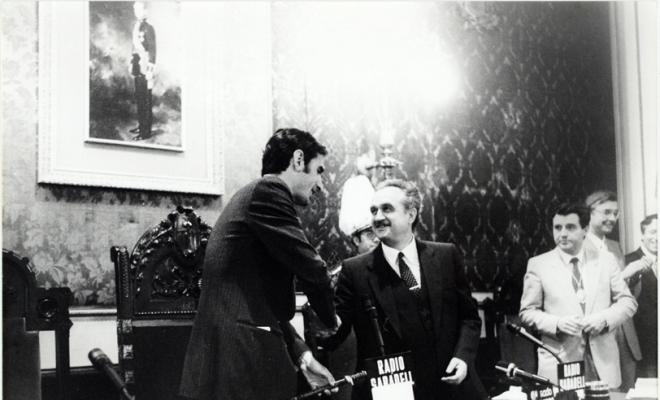 Constitució del nou consitori després de les eleccions del 1983. Presa de possessió de l'alcalde Antoni Farrés. Sabadell