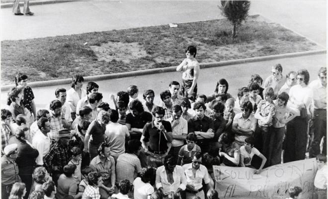 Manifestació veïns de Can Deu per una problemàtica escolar. Sabadell