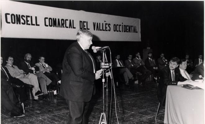 Acte de constitució del primer Consell Comarcal del Vallès Occidental al Teatre Municipal La Faràndula. Sabadell