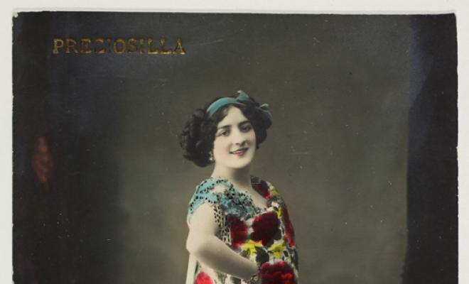Retrat d'estudi de la cupletista espanyola Manuela Tejedor Clemente, de nom artístic Preciosilla. Madrid.