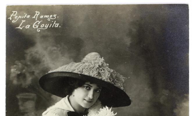 Retrat d'estudi de la cupletista Pepita Ramos Ramos, de nom artístic La Goyita. S.l.