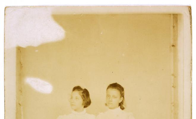 Retrat de dues nenes. S.l.